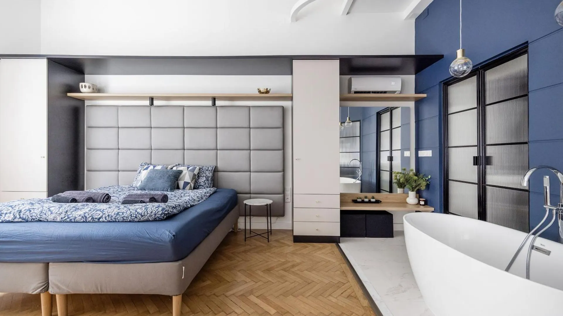 Chic And Spacious Central Retreat Budapest Lägenhet