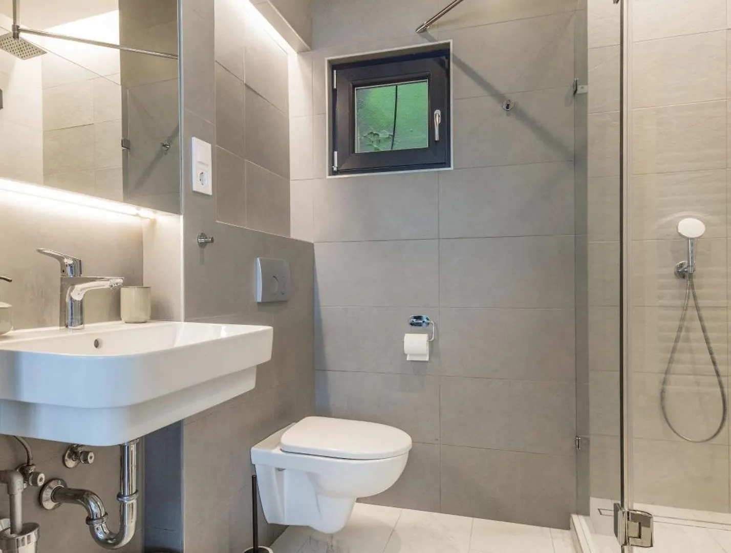 Chic And Spacious Central Retreat Budapest