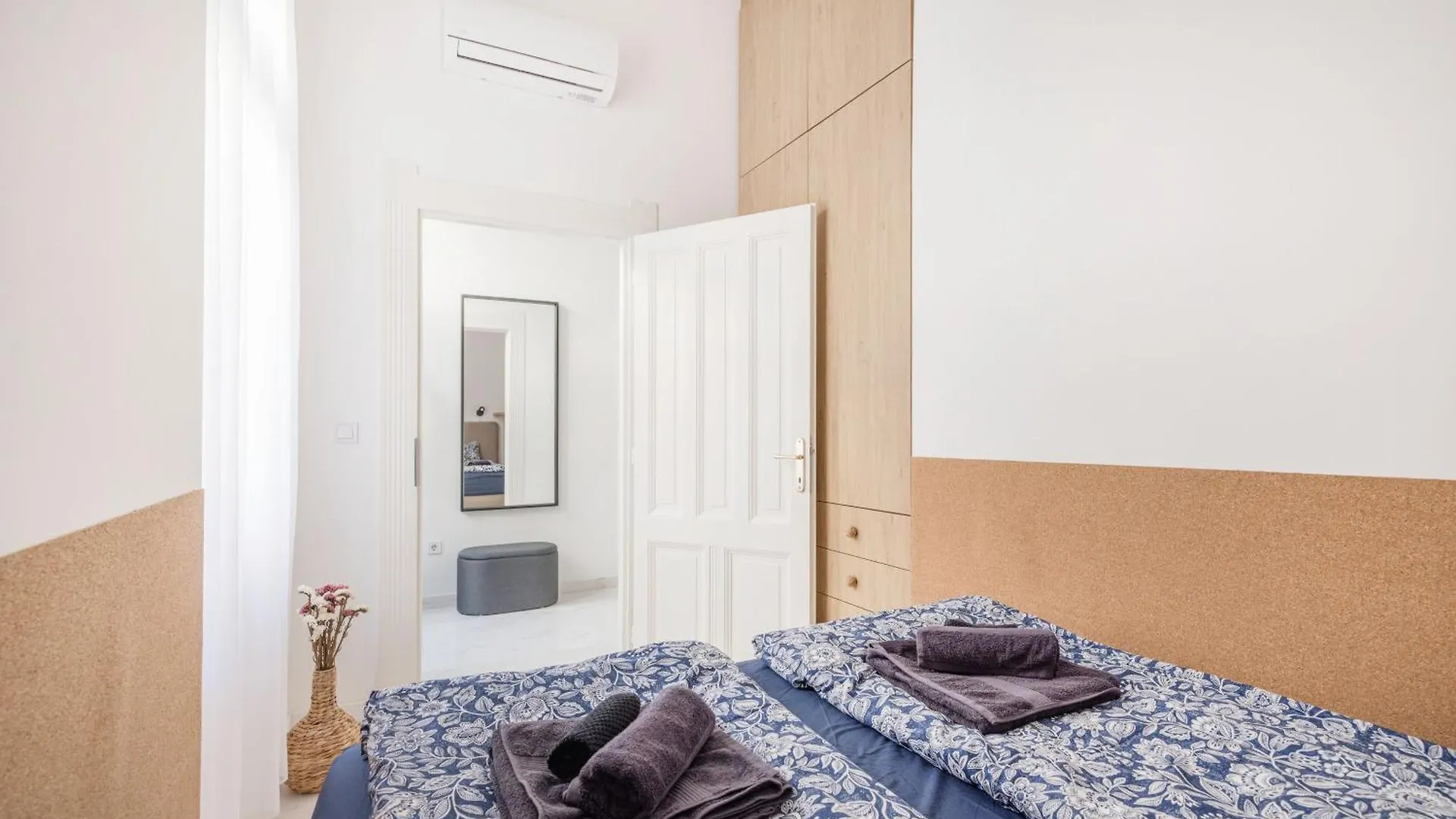 Chic And Spacious Central Retreat Budapest Hungary