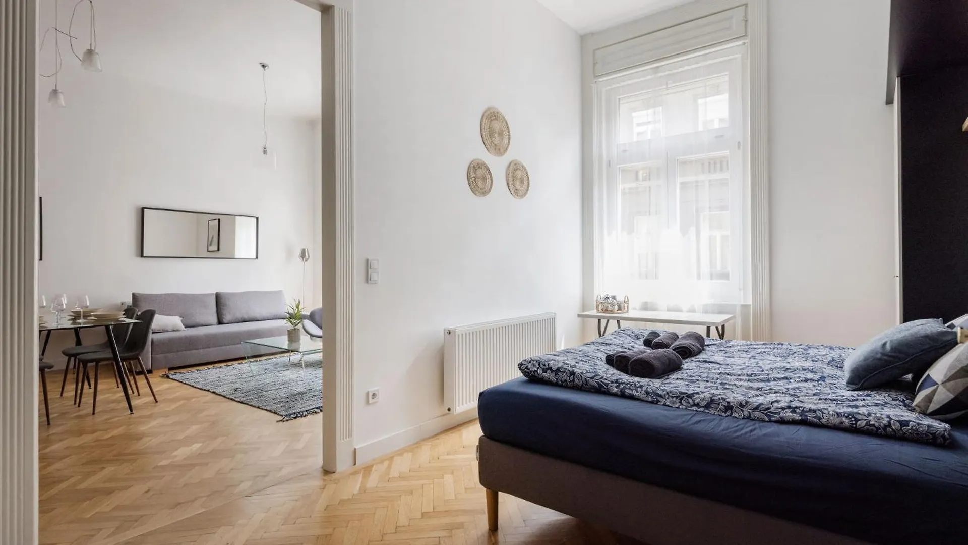 Chic And Spacious Central Retreat Budapest Apartment